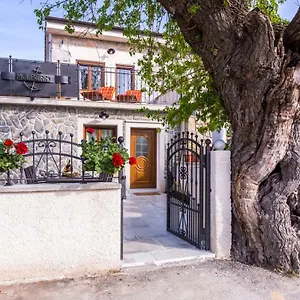 Ferienhaus Mulberry, Milohnici