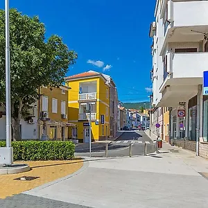Apartment Centar A. Mazuranica 1, Novi Vinodolski